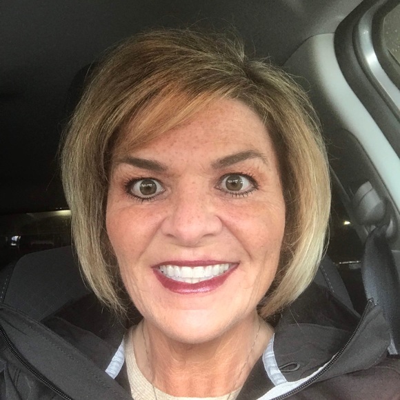 Michelle - Picture 2 of 7